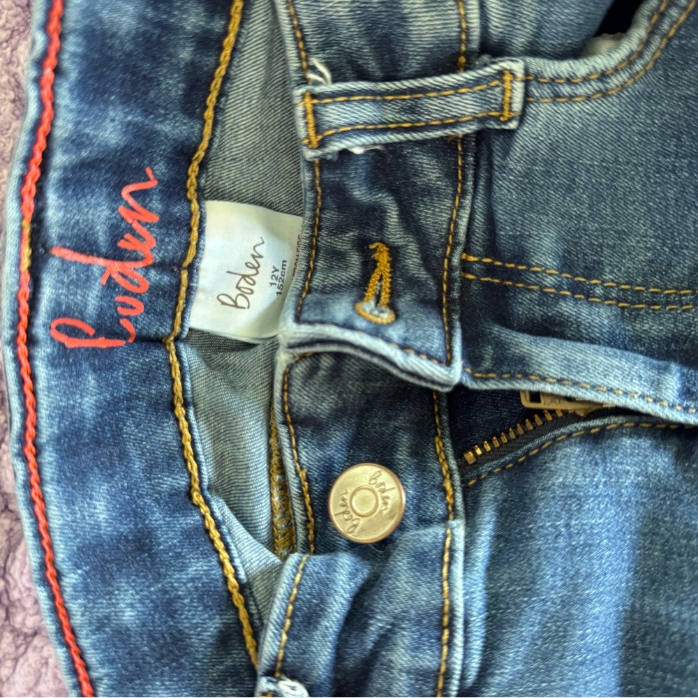 Boden Classic Denim skinny  Jeans Distressed Details worn once ! Size 12 girls